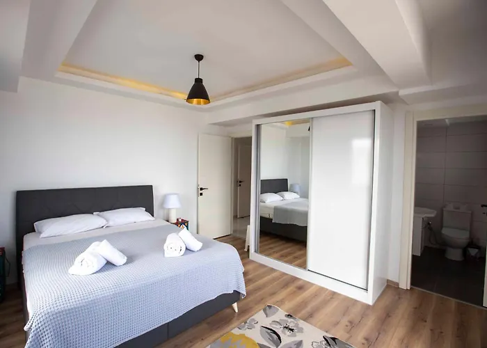 Blueroza Elegant Sea View By Holidaykeys