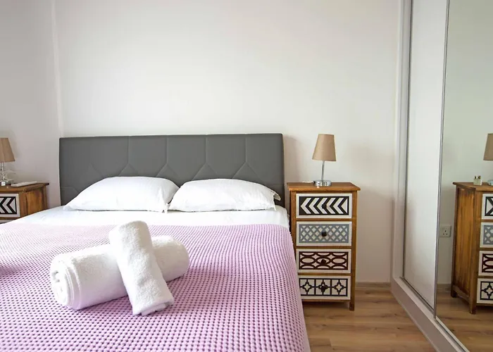 Blueroza Elegant Sea View By Holidaykeys *